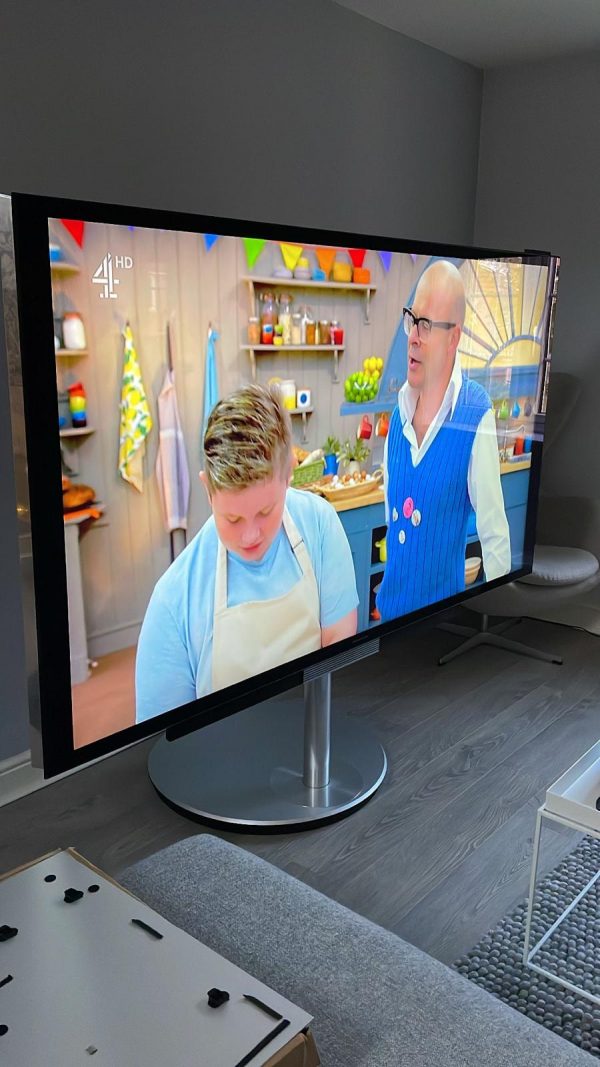 Bang & Olufsen BeoVision Avant - 75" on Motorised Floorstand - Image 4