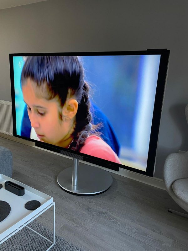 Bang & Olufsen BeoVision Avant - 75" on Motorised Floorstand - Image 3