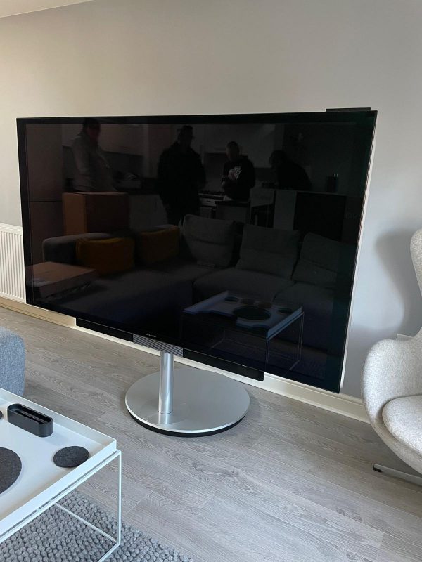 Bang & Olufsen BeoVision Avant - 75" on Motorised Floorstand
