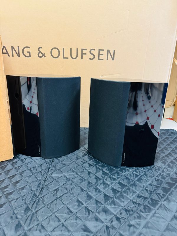 Bang & Olufsen BeoLab 4000 Active Loudspeakers in black with Wall bracket
