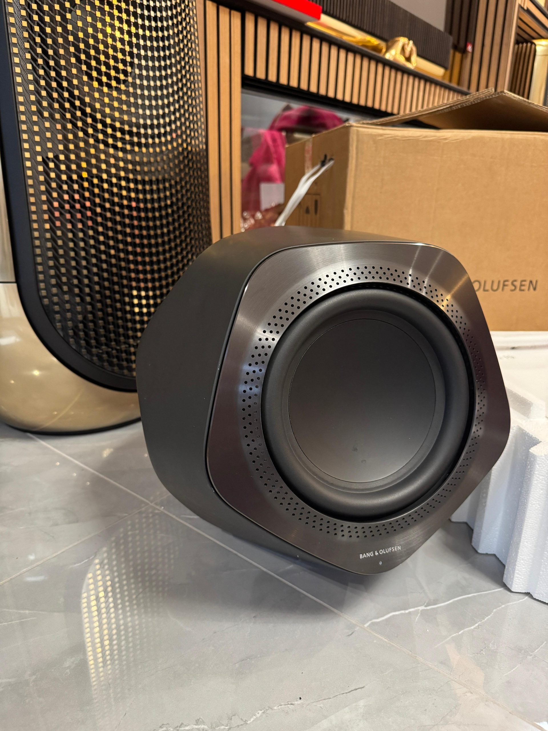 Bang & Olufsen BeoLab 19 Wireless Subwoofer Black